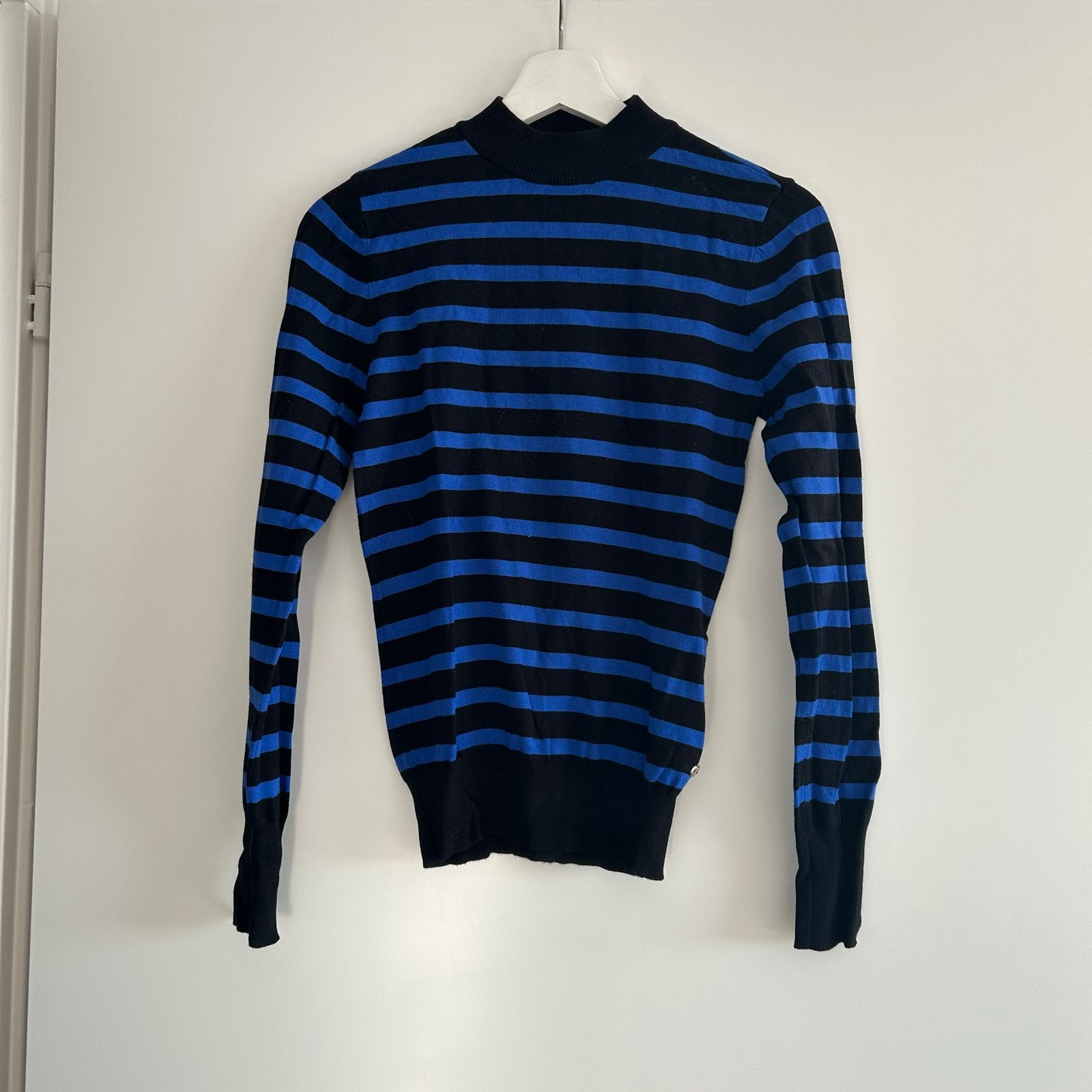 Melting Stockholm Longsleeve - Zwart/Blauw gestreept (XS), Kleding | Dames, Truien en Vesten, Ophalen of Verzenden, Zo goed als nieuw