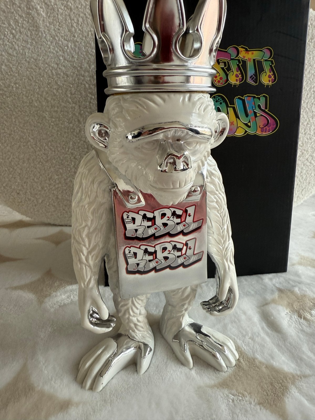 Van Apple Art Graffiti Monkeys - Rebel Rebel, Antiek en Kunst, Kunst | Designobjecten, Ophalen, Wit, Gemerkt, Beeld