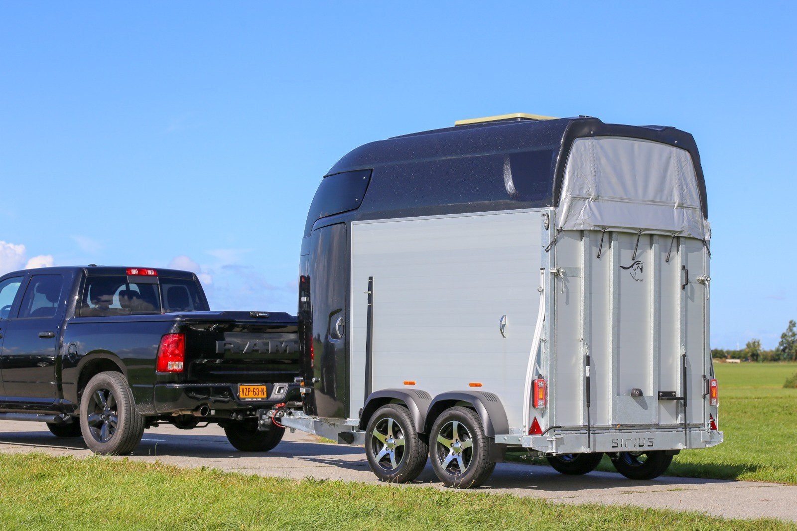 Sirius S77 - 2 paars trailer, Ophalen, Gebruikt