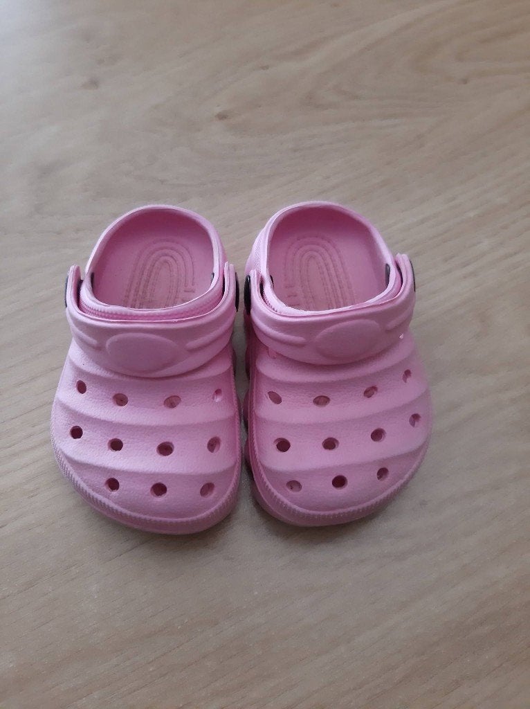 IZGS roze baby croqs schoentjes Mt 18, Kinderen en Baby's, Gebruikt, Meisje, Schoenen, Ophalen of Verzenden