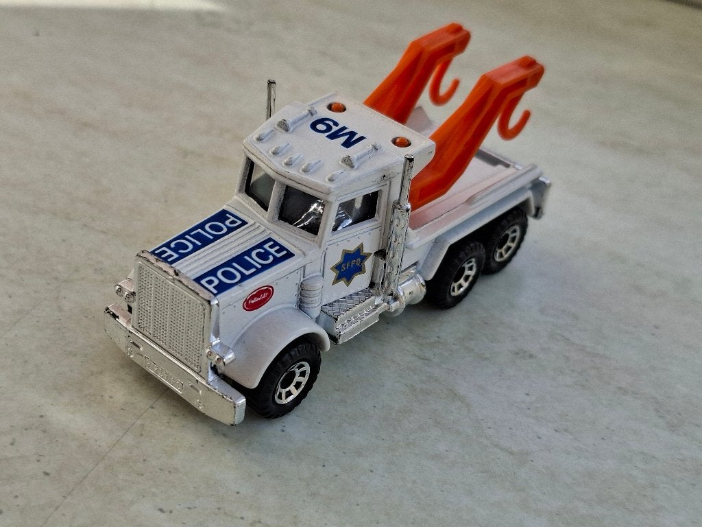 Peterbilt van Matchbox 1/80 Police takelwagen tow truck, Hobby en Vrije tijd, Ophalen of Verzenden, Nieuw, Bus of Vrachtwagen