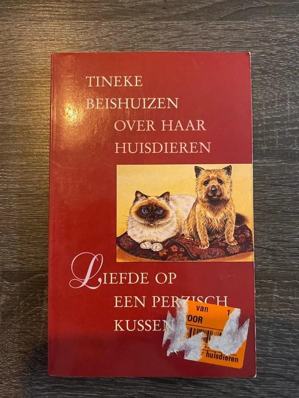 Liefde op een Perzisch kussen - Tineke Beishuizen, Boeken, Dieren en Huisdieren, Gelezen, Honden, Ophalen of Verzenden