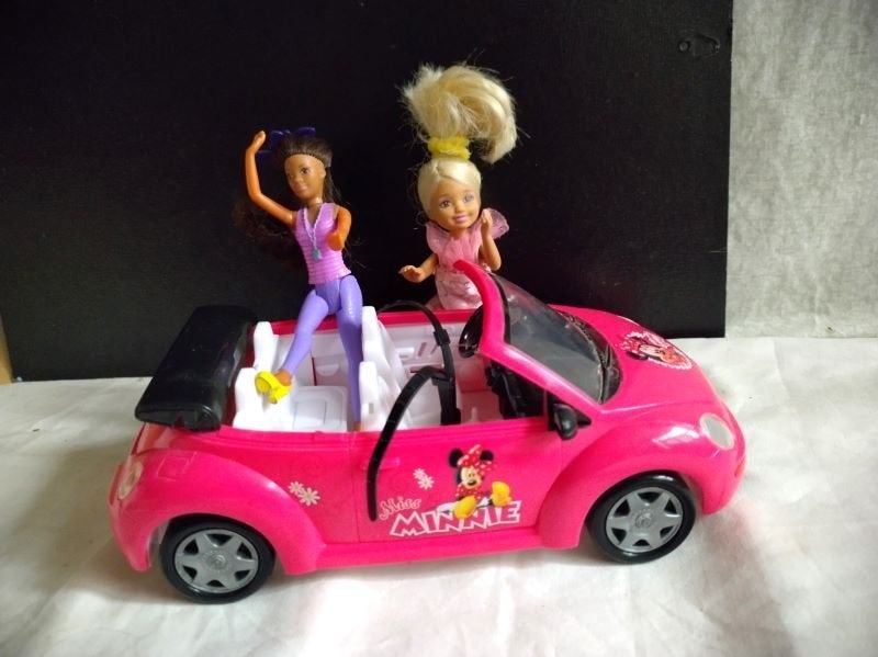 Chelsea & McDonaldspopje in Simba auto Minnie's World VW, Kinderen en Baby's, Ophalen of Verzenden, Gebruikt, Overige typen