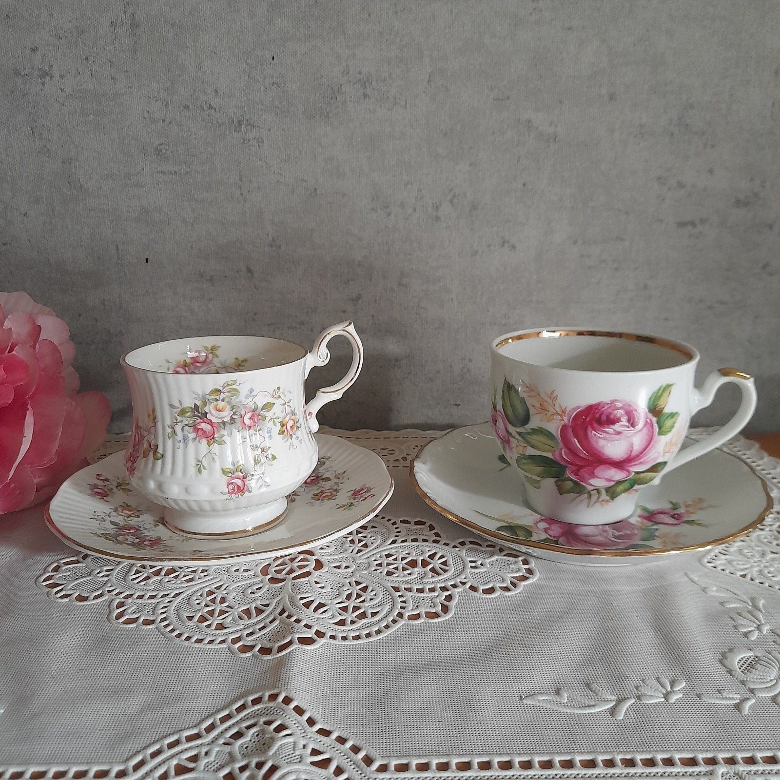 Brocante theekopjes met bloemen teab, Ophalen of Verzenden, Zo goed als nieuw, Overige stijlen, Overige typen