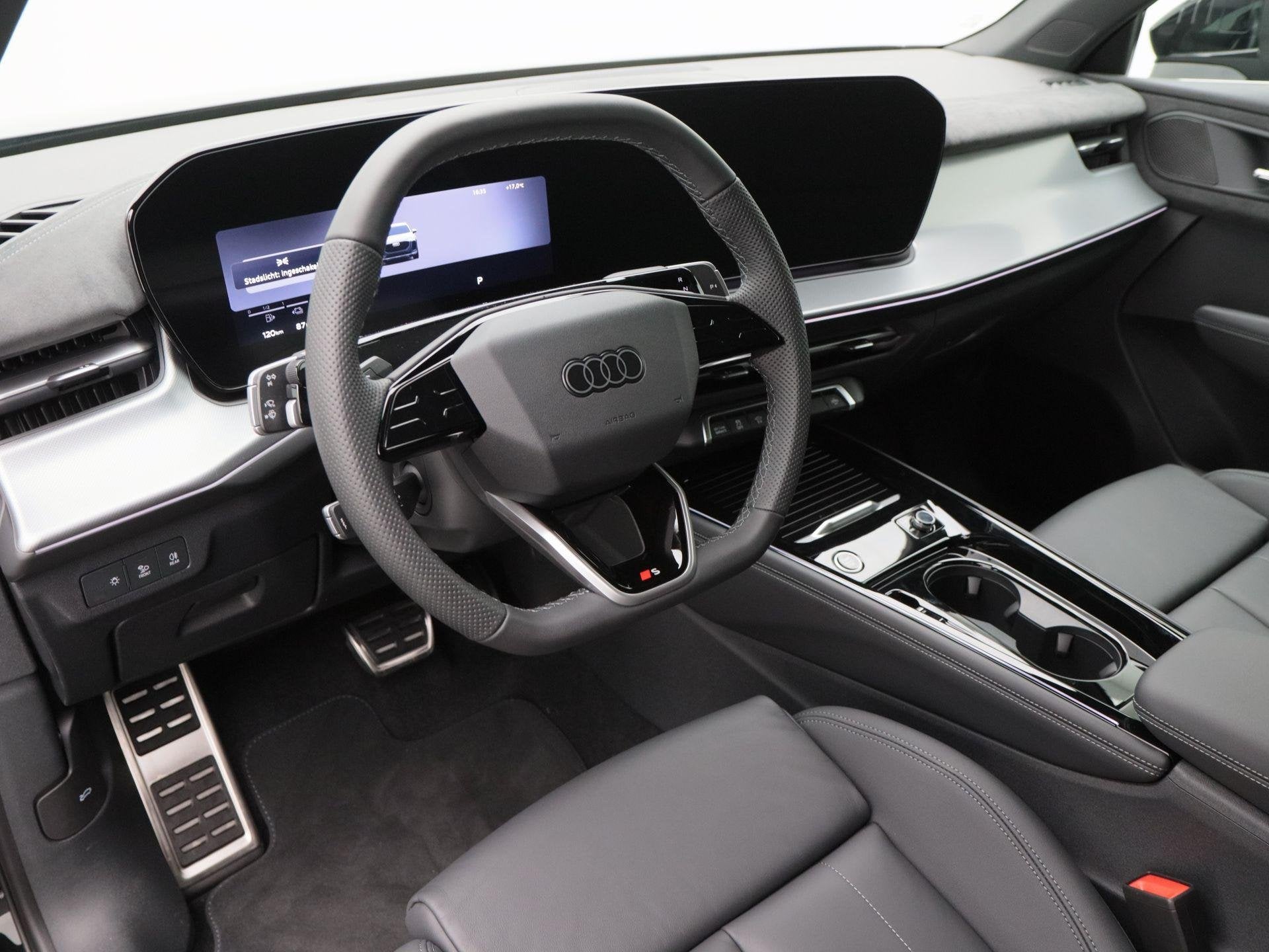 Audi Q3 e-hybrid | S edition | 272 PK Hatchback | Privacy gl, 1800 kg, 1498 cc, 4 cilinders, Automatische klimaatregeling