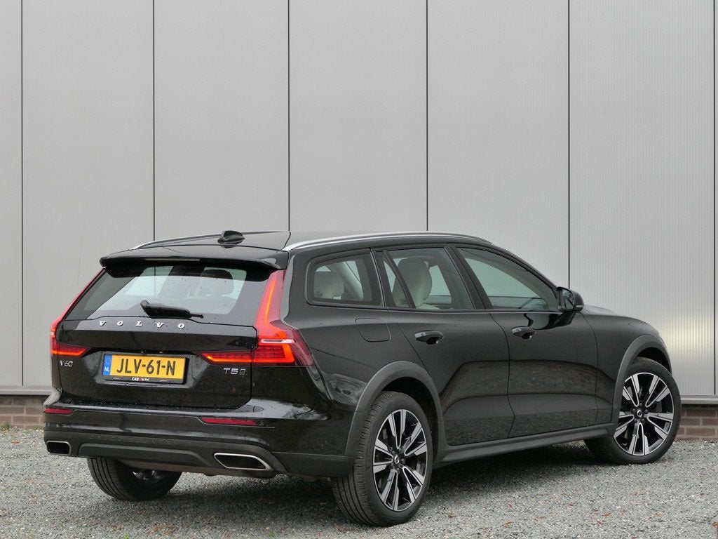 Volvo V60 Cross Country T5 AWD AUT 12MND garantie / 360 ca, Automaat, 1969 cc, Zwart, Vierwielaandrijving