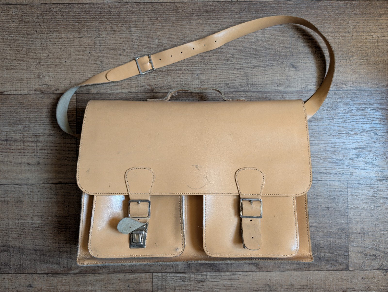 Vintage leren aktetas/ boekentas / schooltas (30x42x15 cm), Overige merken, Beige, Ophalen of Verzenden, Zo goed als nieuw