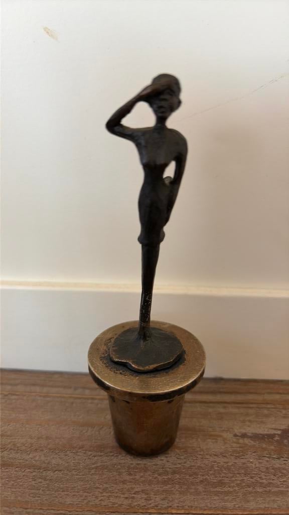 Klein bronzen beeldje van een vrouw, Antiek en Kunst, Kunst | Beelden en Houtsnijwerken, Minder dan 20 cm, Ophalen of Verzenden