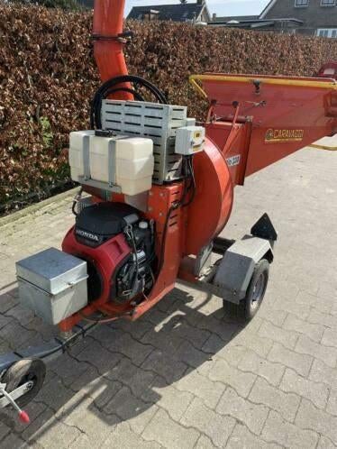 te huur takken hakselaar versniperaar met hydrolische invoer, Ophalen, Gebruikt