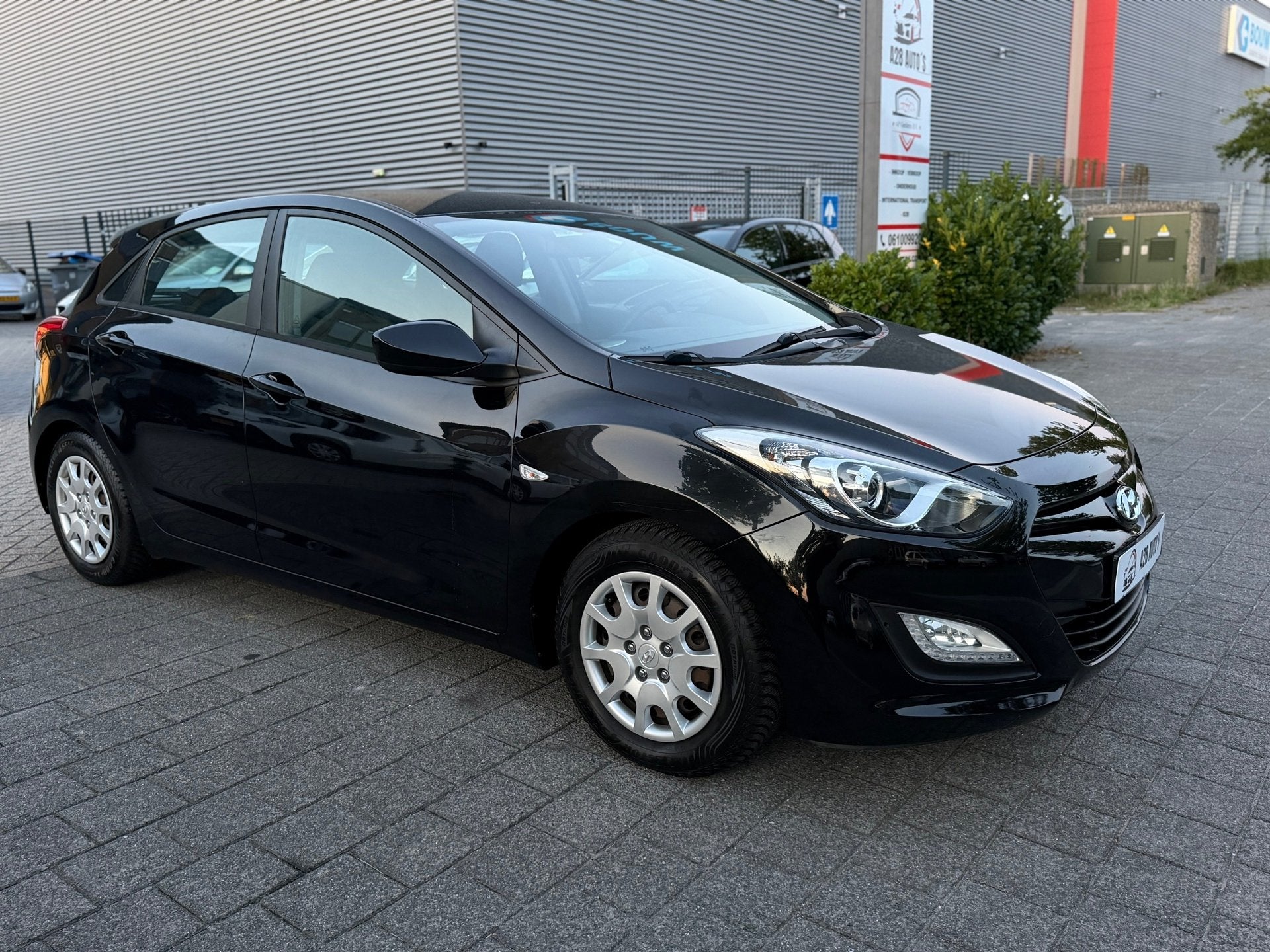 Hyundai I30 1.6 GDI i-Catcher|Automaat | Airco| Line assist|, Auto's, Gebruikt, 1591 cc, Zwart, Bedrijf