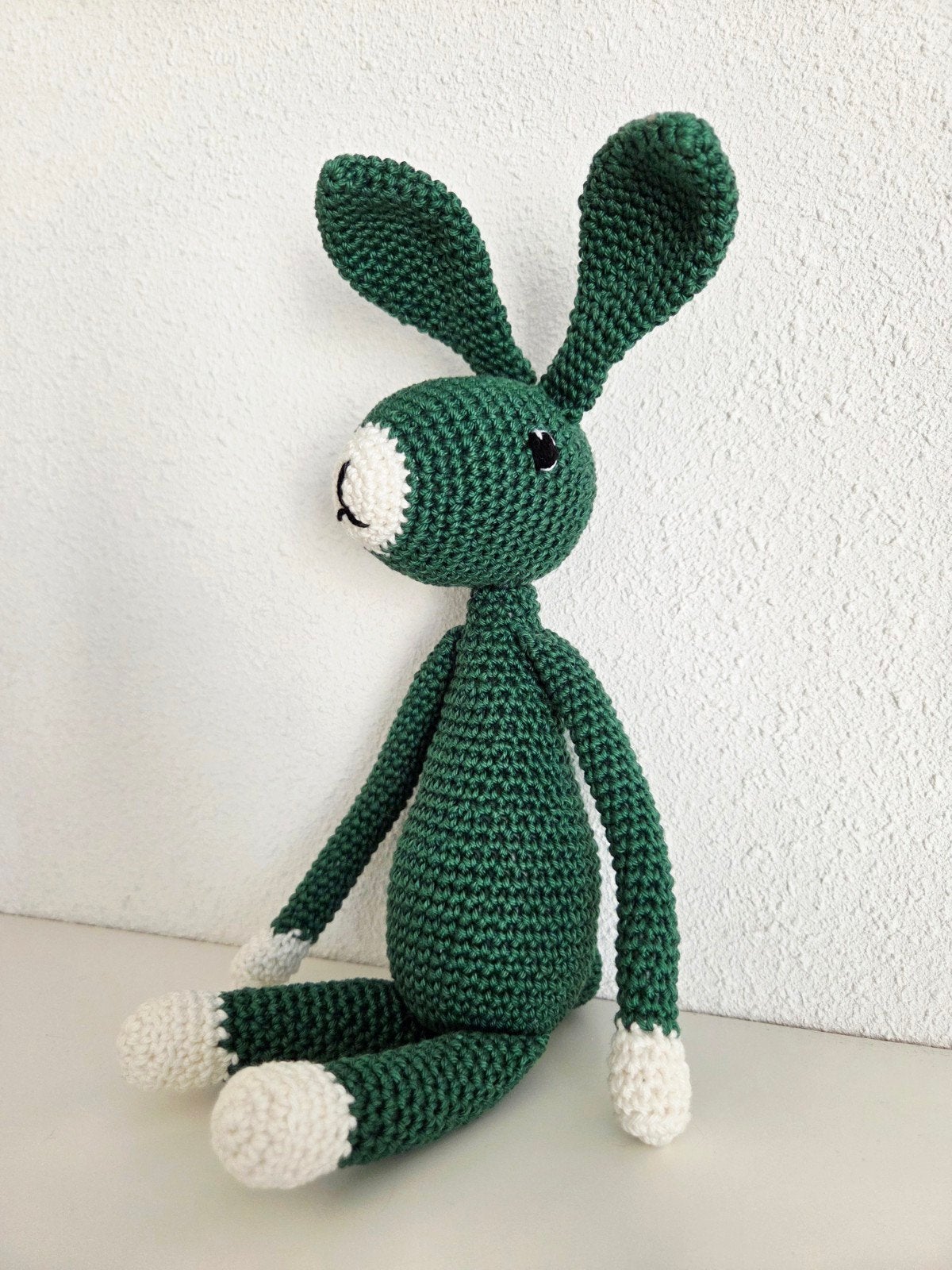 Gehaakte konijn knuffel - 25cm hoog, Groen, Handgemaakt, Ophalen of Verzenden, Konijn