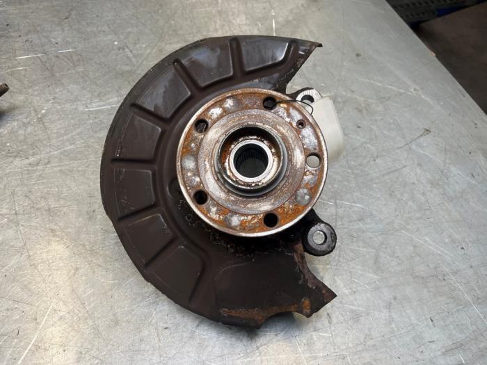 Fusee rechts-voor van een Volkswagen Golf Plus, Gebruikt, -, Volkswagen, -