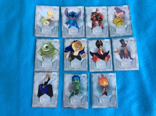 11 Topps chrome serie Disney 100  base cards, Ophalen of Verzenden, Nieuw, Disney, Overige typen