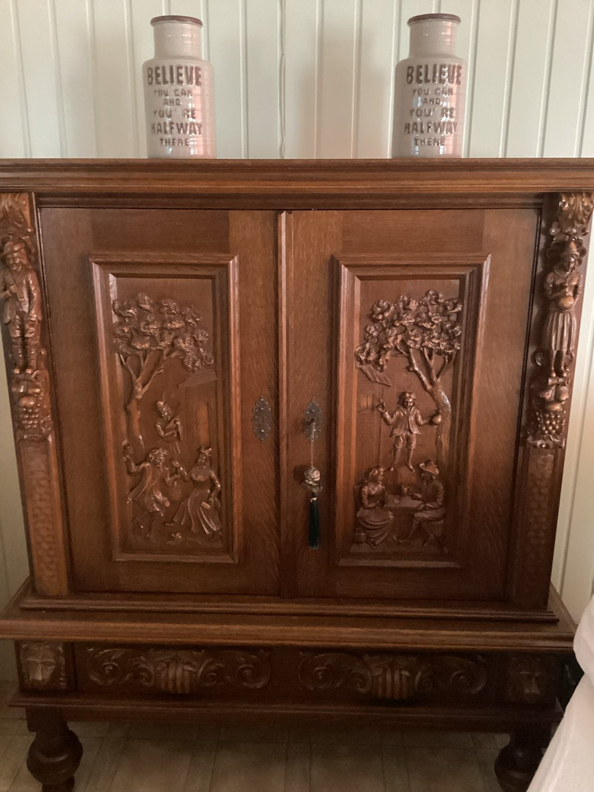 Prachtige houtsnijwerk kast van Brakke Onstwedde, Ophalen