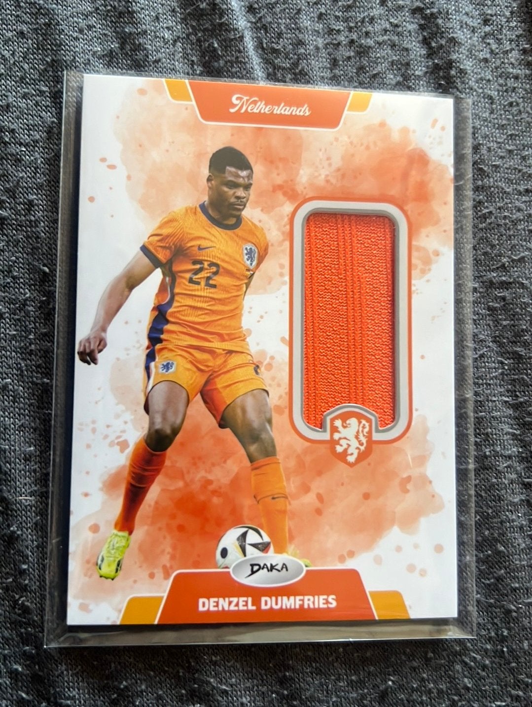 Denzel Dumfries Shirt Relic Card Daka, Ophalen of Verzenden, Zo goed als nieuw, Buitenlandse clubs, Shirt