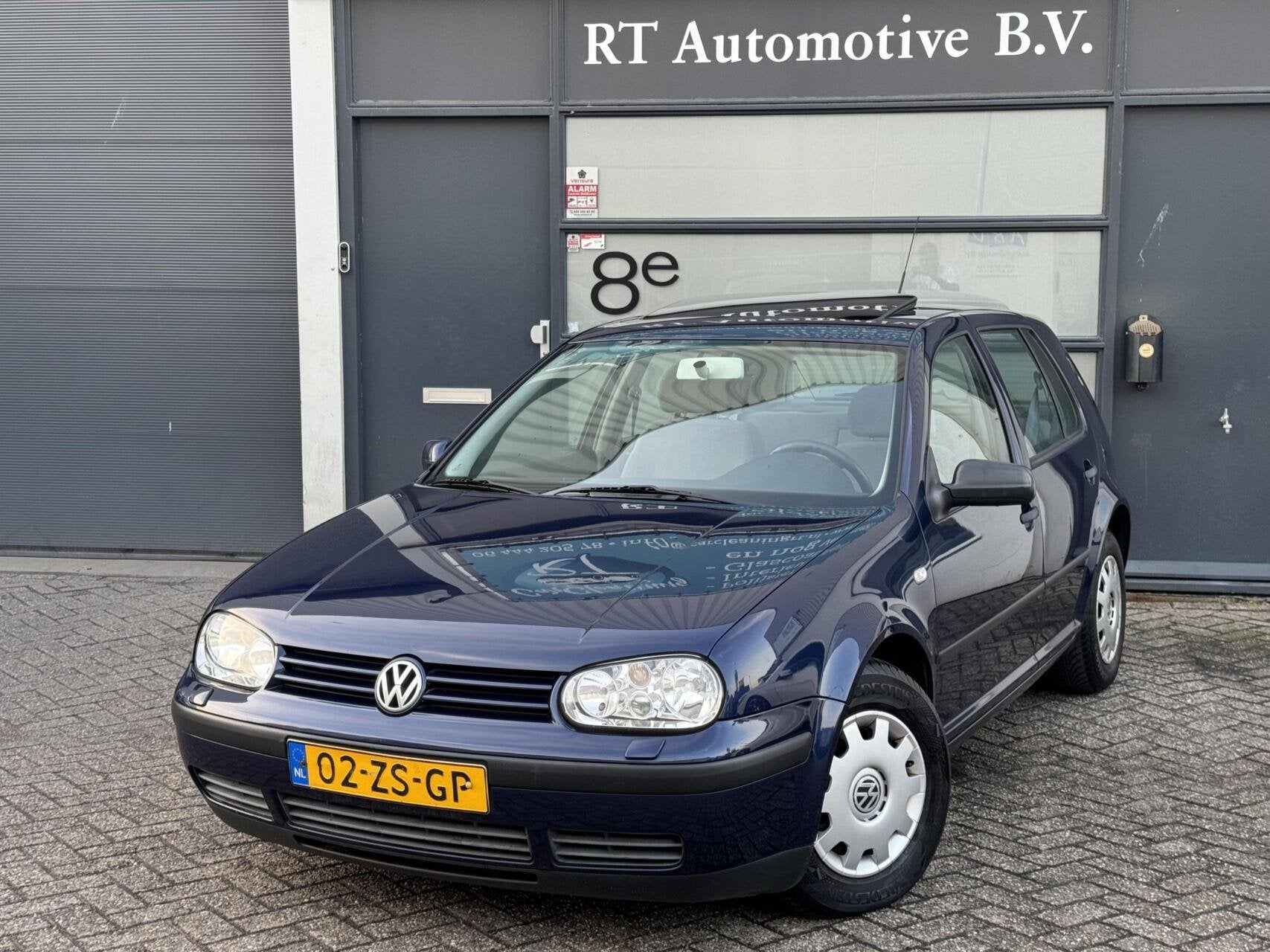 Volkswagen Golf 1.6-16V Highline Schuifdak / Stoelverwarming, Auto's, Voorwielaandrijving, 15 km/l, Gebruikt, 1595 cc