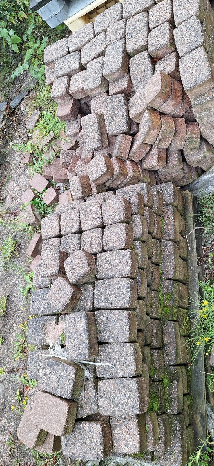 gratis!!! Gebruikte betonnen klinkers voor tuin of oprit, Ophalen, Gebruikt, Klinkers, 10 m² of meer