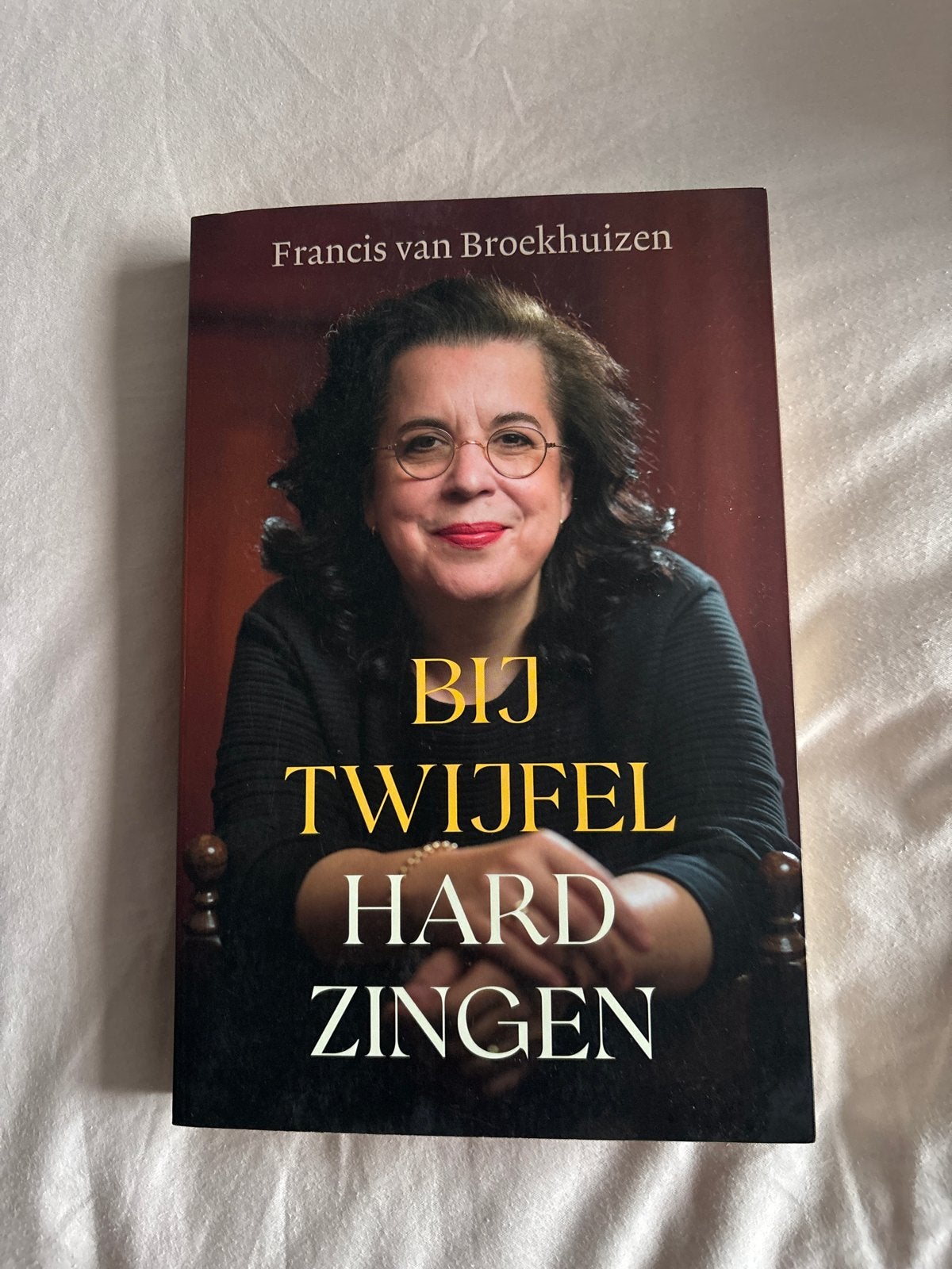 Bij Twijfel Hard Zingen - Francis van Broekhuizen, Ophalen of Verzenden, Zo goed als nieuw, Overige