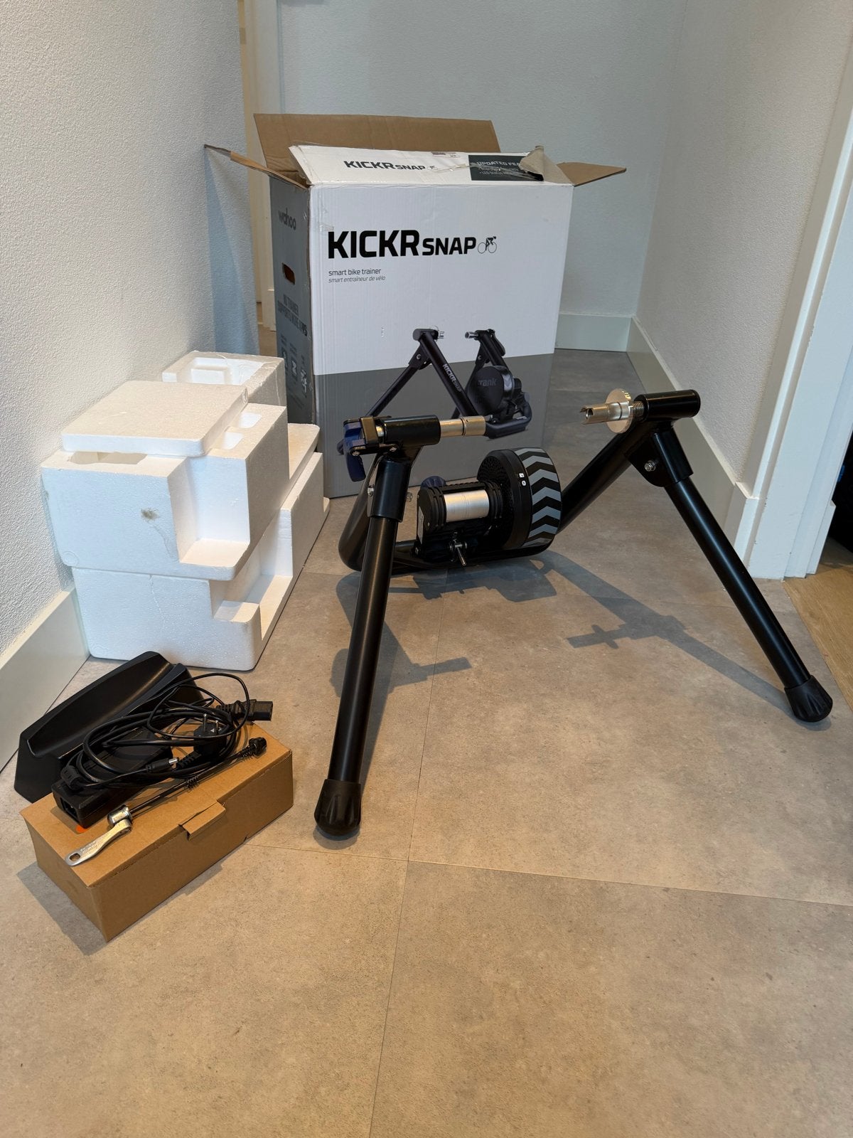 Wahoo KICKR SNAP Smart Bike Trainer met trainingsband, Sport en Fitness, Ophalen, Zo goed als nieuw, Overige typen