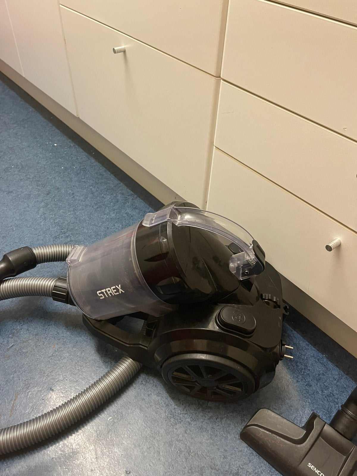 Stofzuiger zonder zak, Ophalen, Zo goed als nieuw