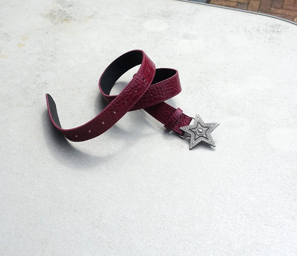 damesriem 079-4 / 100 x 3,3 cm in wijnrood, Kleding | Dames, Riemen en Ceinturen, Nieuw, Tailleriem, Ophalen of Verzenden, Rood