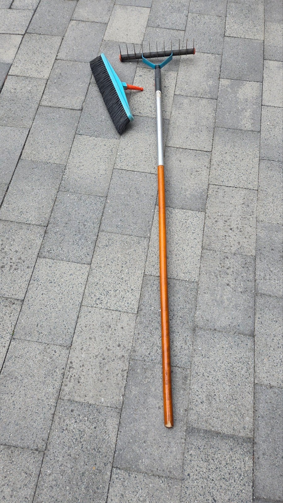 Verticuteerhark en bezem combi systeem Gardena, Ophalen of Verzenden, Zo goed als nieuw, Hark, Gardena