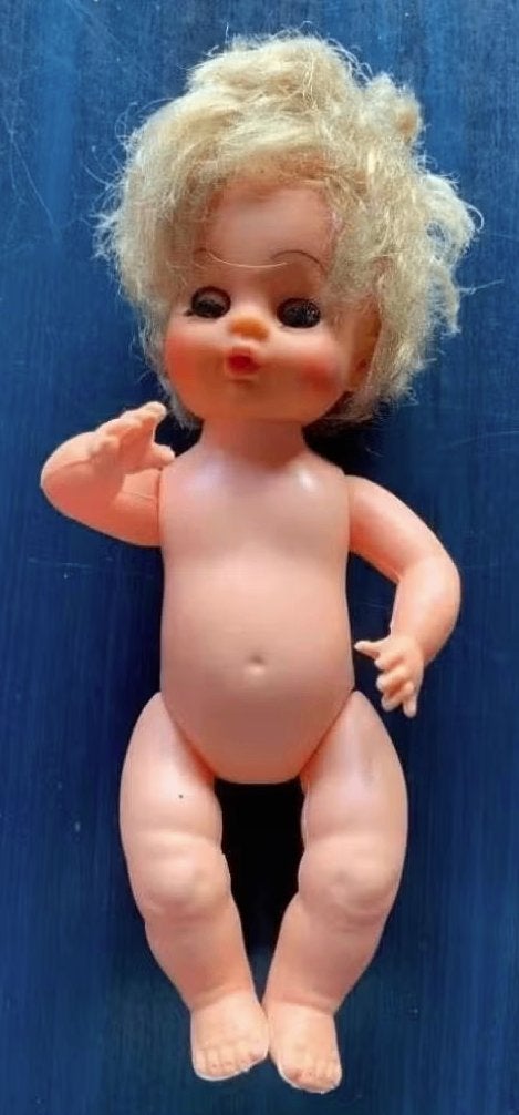 Poppetje, pop met slaapogen en gummi-hoofd; 23 cm, Ophalen of Verzenden, Gebruikt, Pop