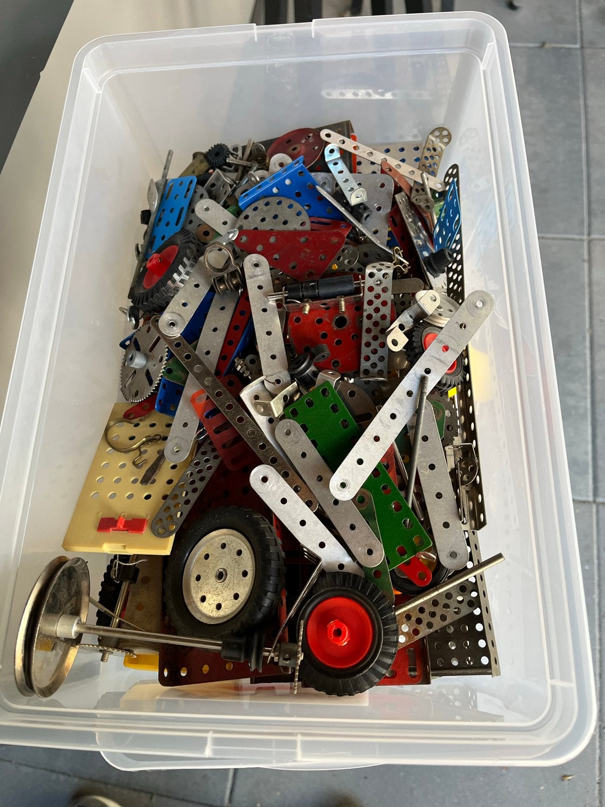 Grote partij Meccano onderdelen in opbergbox 5,5 kilo, Verzenden, Gebruikt, Overige merken