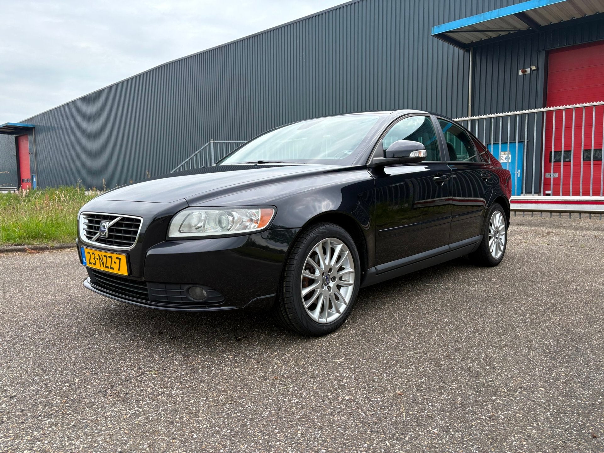 Volvo S40 2.0 Sport NWE. APK 10-06-2027 INRUIL MOGELIJK., Gebruikt, Zwart, Origineel Nederlands, Sedan