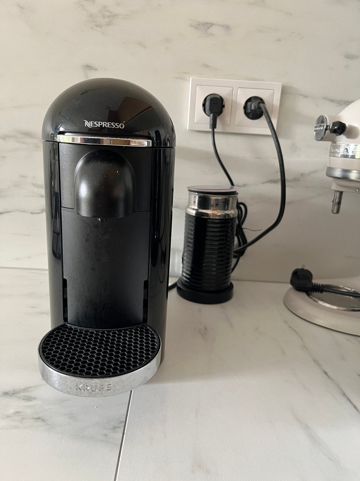 Nespresso Vertuo met melkopschuimer en capsules, Ophalen, Koffiemachine, Zo goed als nieuw, 1 kopje