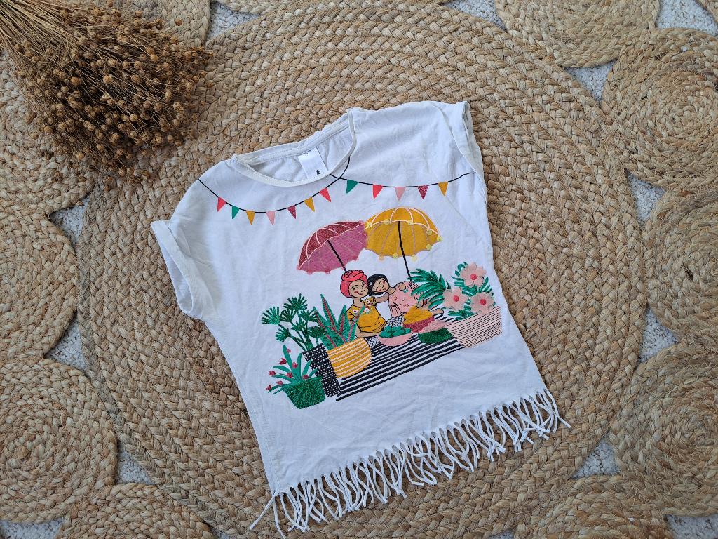 Stoer wit shirtje met opdruk maat 122/128, Ophalen of Verzenden, Gebruikt, Meisje, Shirt of Longsleeve