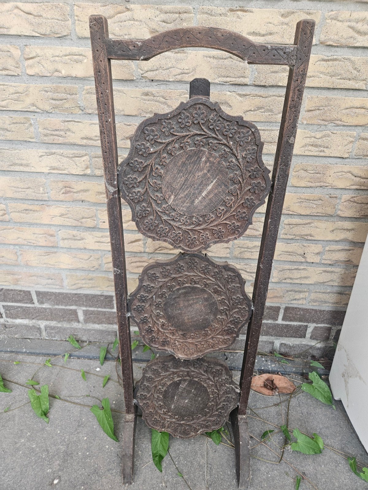 Antieke houten etagère met sierlijk houtsnijwerk, Ophalen