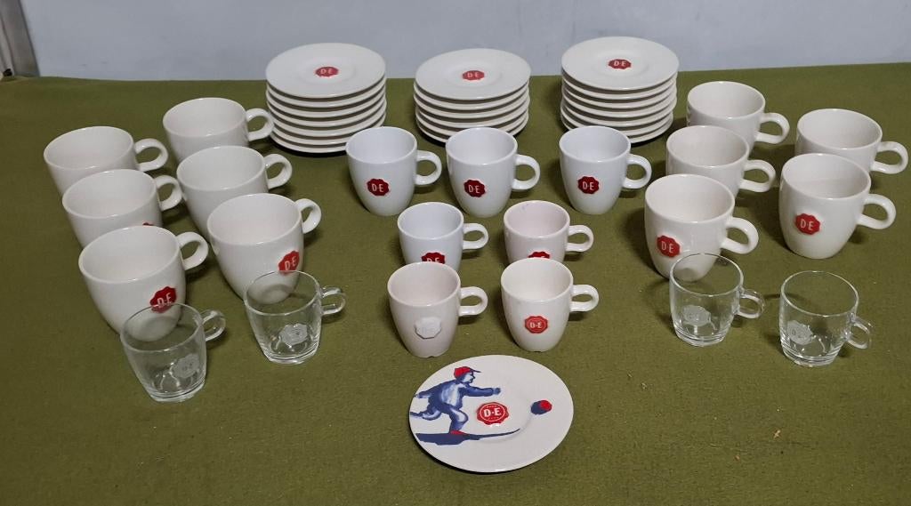 41-delig servies Douwe Egberts, Gebruikt, Ophalen of Verzenden, Overige stijlen, Kop(pen) en/of Schotel(s)
