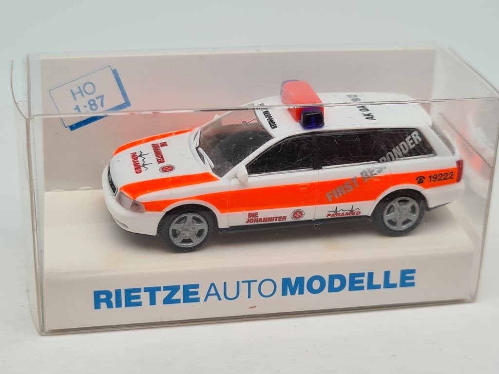 Audi A4 ambulance - Rietze 1/87, Hobby en Vrije tijd, Modelauto's | 1:87, Zo goed als nieuw, Auto, Rietze, Verzenden