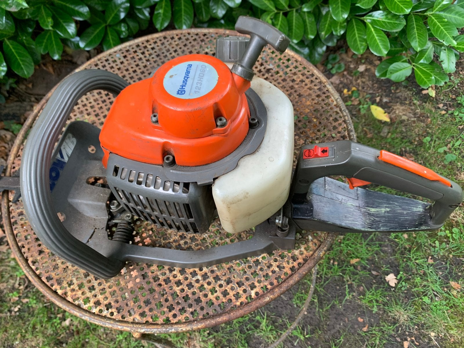 Husqvarna 123HD60 heggenschaar - Start en werkt goed, Tuin en Terras, Ophalen of Verzenden, Gebruikt, Benzine