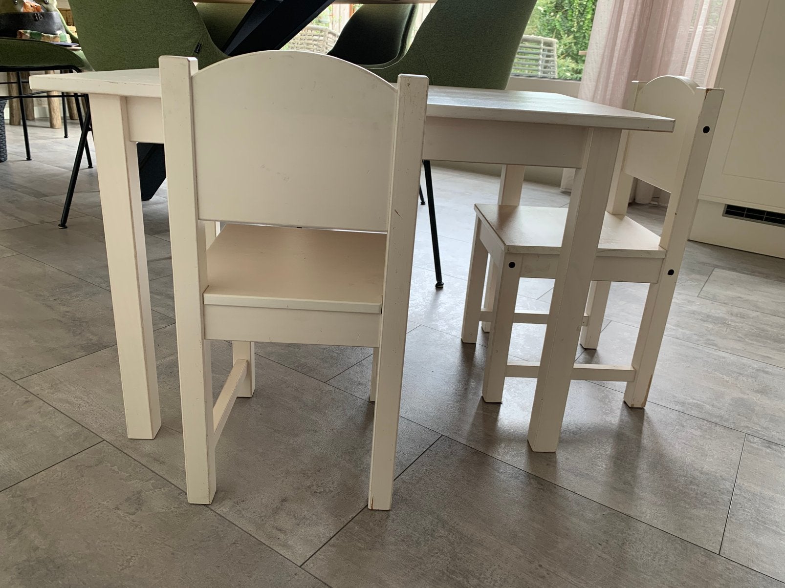 Kindertafeltje met twee stoeltjes, Ophalen, Gebruikt, Tafel(s) en Stoel(en)