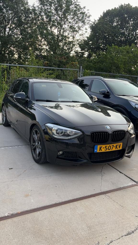 BMW 1-Serie 116I 100KW 5DR 2014 Zwart, Auto's, 1-Serie, 4 cilinders, Alcantara, Zwart