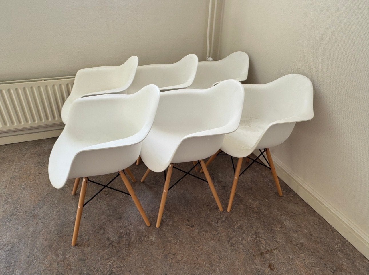 Set van 6 Witte Kuipstoelen met Houten Poten, Ophalen, Gebruikt, Wit, Vijf, Zes of meer stoelen