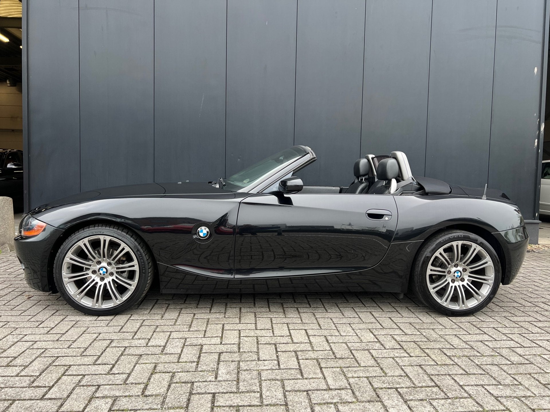 Foto 4 van BMW Z4 Roadster 2.5i Sport! '05 Leer/Navi/18'Lmv/192Pk