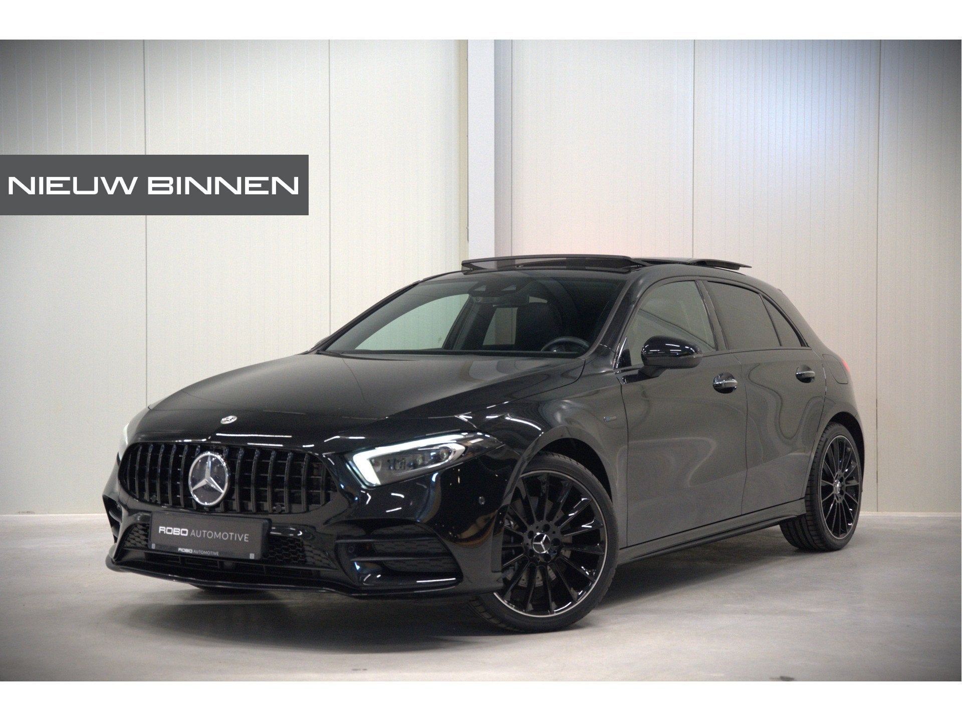 Mercedes-Benz A-Klasse 250 e AMG Line | Panoramadak | Stoelv, Auto's, Gebruikt, 4 cilinders, 15 kWh, Zwart