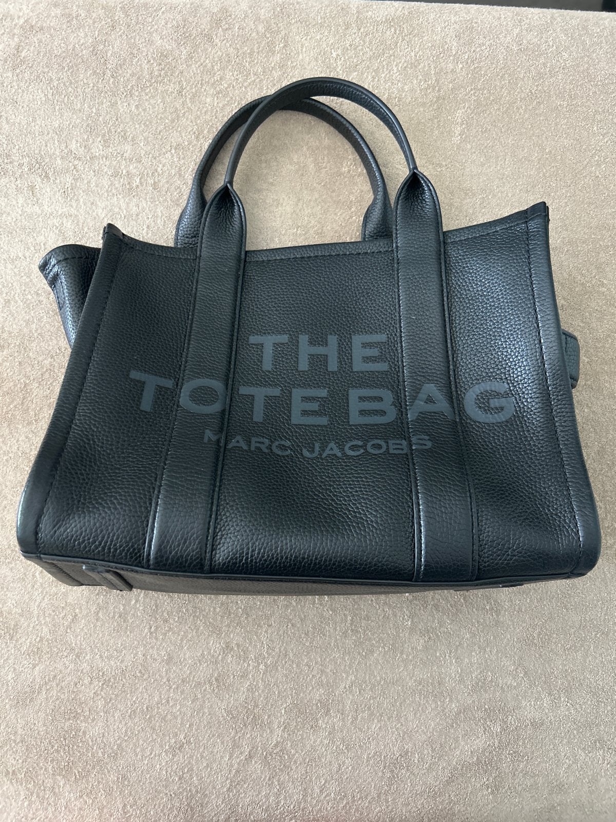 Marc Jacobs The Tote Bag Leer Zwart medium, Ophalen of Verzenden, Zo goed als nieuw, Zwart, Shopper