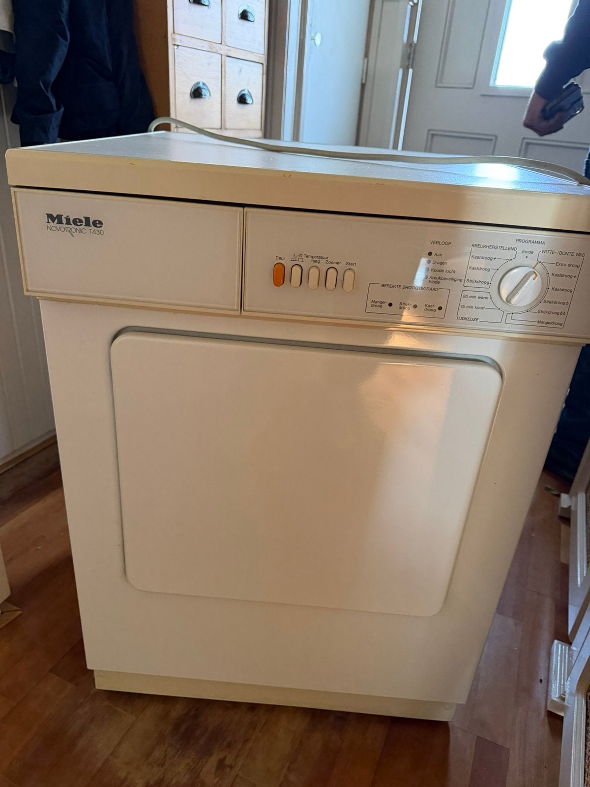 Gratis ophalen goed werkende Miele droger met slang, Witgoed en Apparatuur, 6 tot 8 kg, Gebruikt, Luchtafvoer, Ophalen of Verzenden