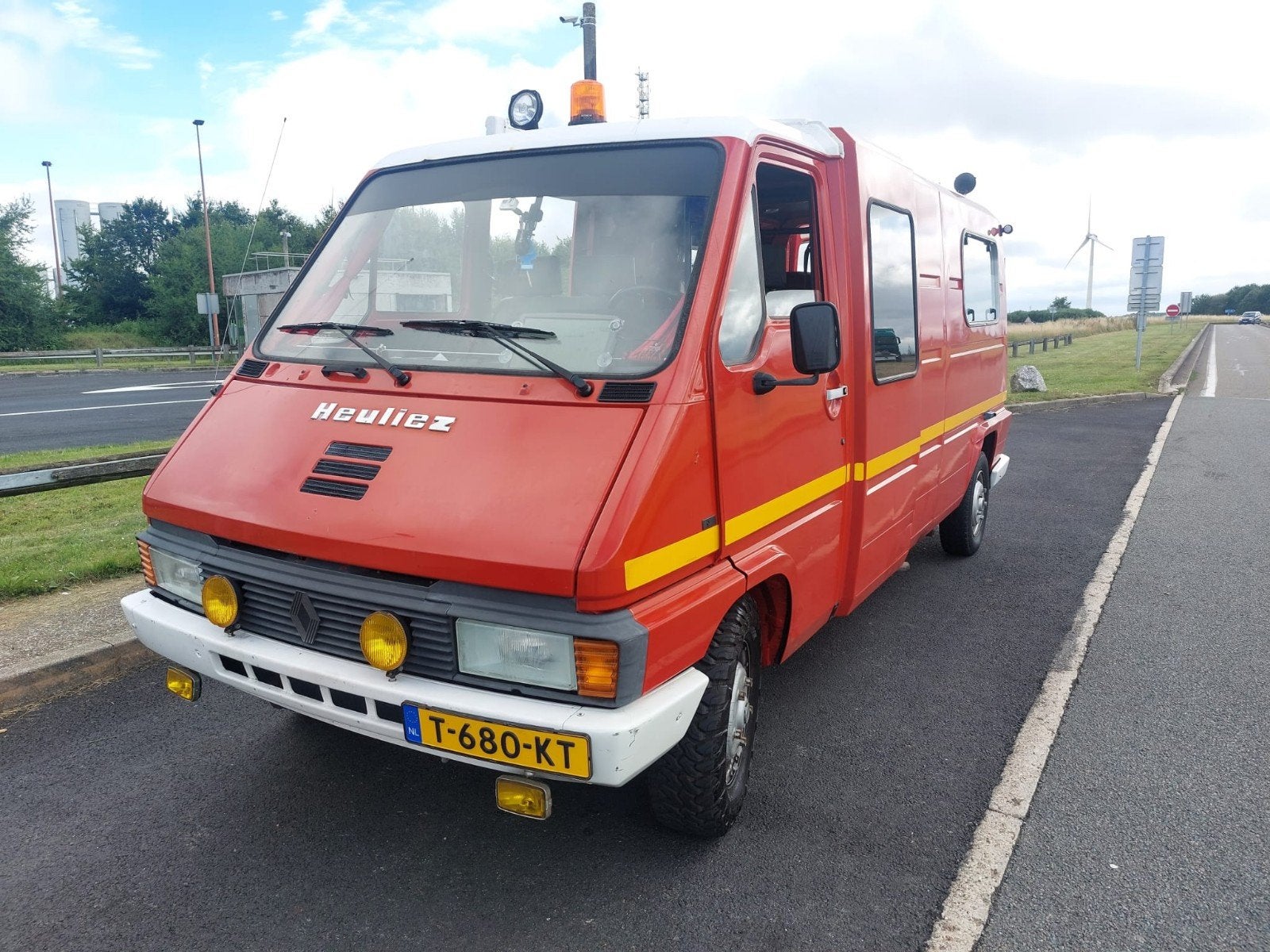 Unieke Renault Camperbus - een echte blikvanger, Caravans en Kamperen, Buscamper of Camperbus, Raamblindering, Handgeschakeld