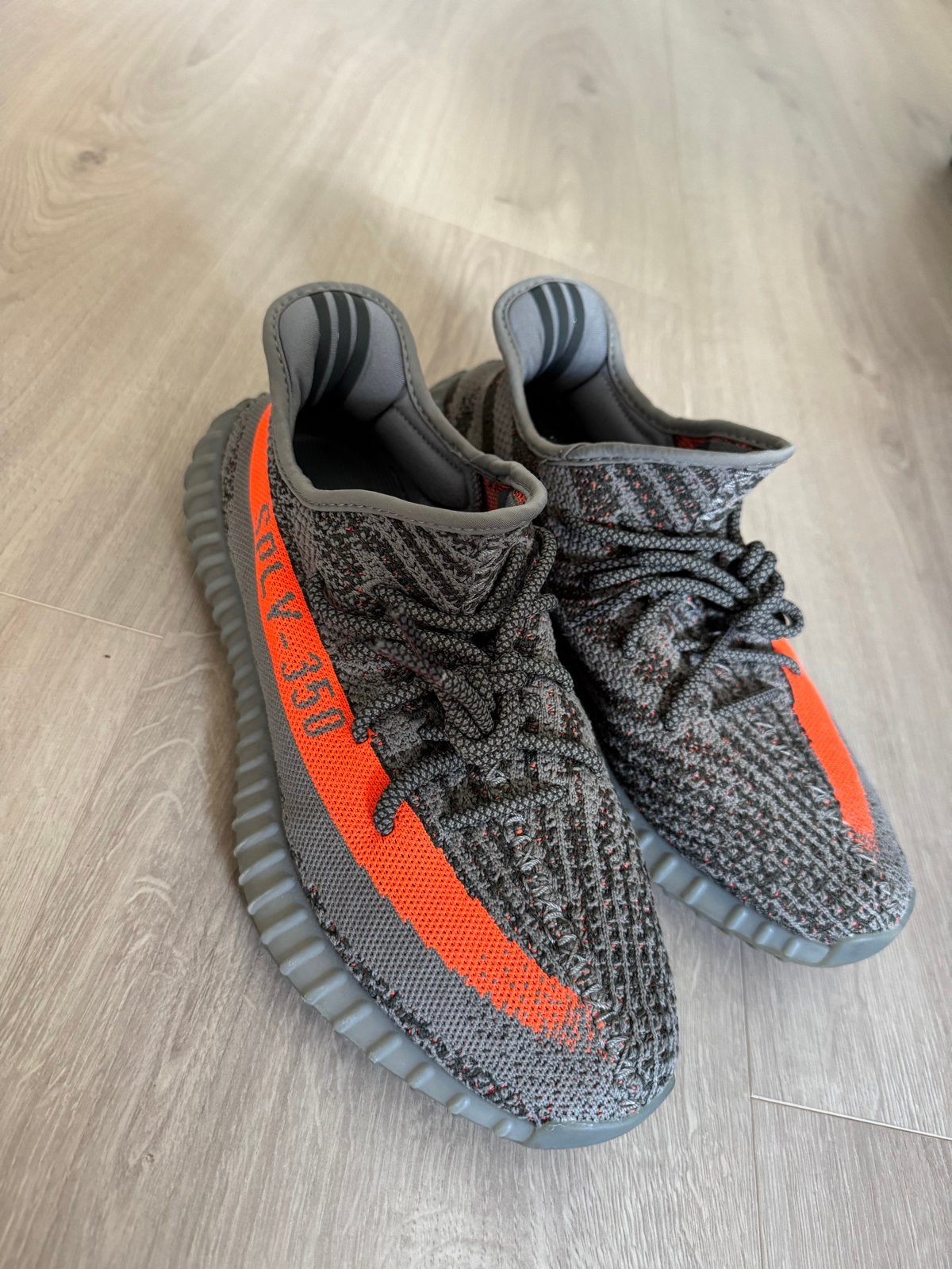 Adidas Yeezy Boost 350 V2 Beluga 2.0 - Maat 43, Kleding | Heren, Ophalen of Verzenden, Gedragen, Overige kleuren, Sneakers of Gympen