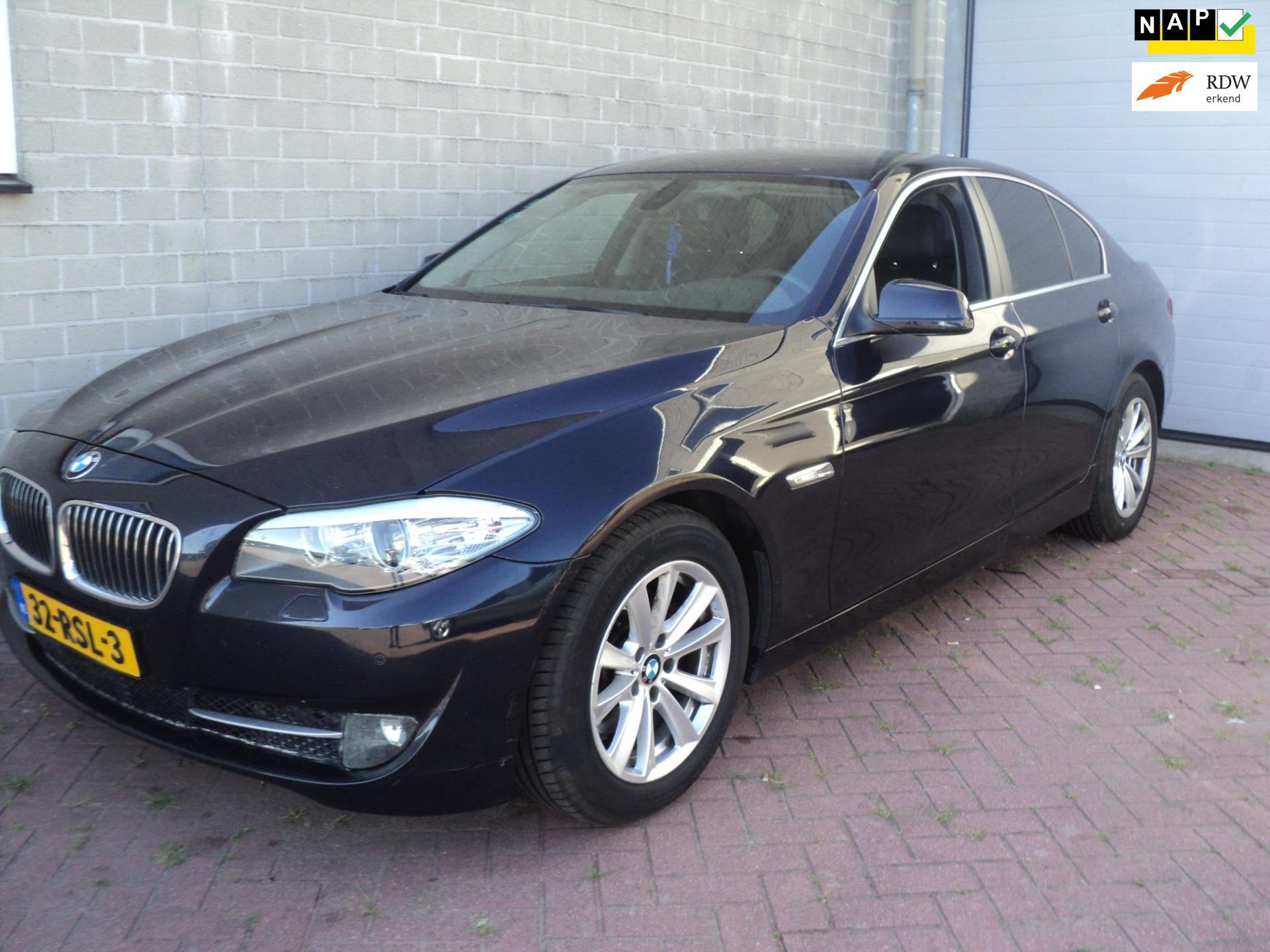 BMW 5-serie , 523i nette auto ExecutiveTrekhaak bj2011, Achterwielaandrijving, Gebruikt, Zwart, 2000 kg