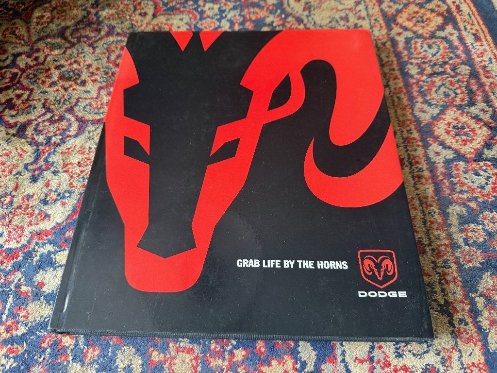 Grab Life by the Horns. Dodge. Dodge. Al meer dan 90 jaar Am, Ophalen of Verzenden, Zo goed als nieuw, Overige merken, Jürgen Zöllter