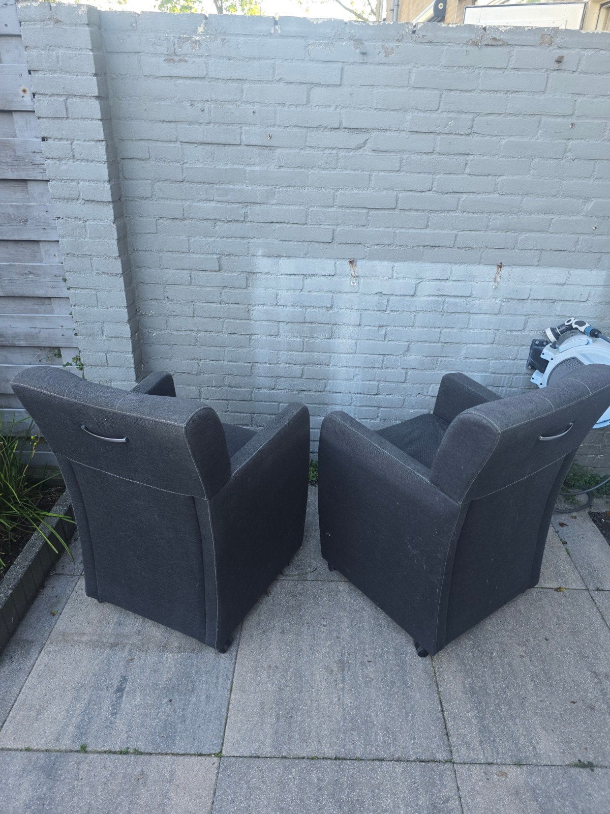 Foto 4 van 4 gebruikte eetkamerstoelen met wielen