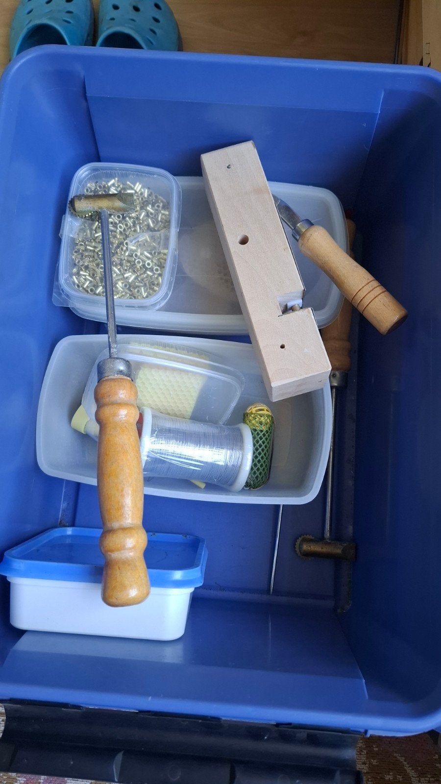 Imkerspullen te koop., Bijen