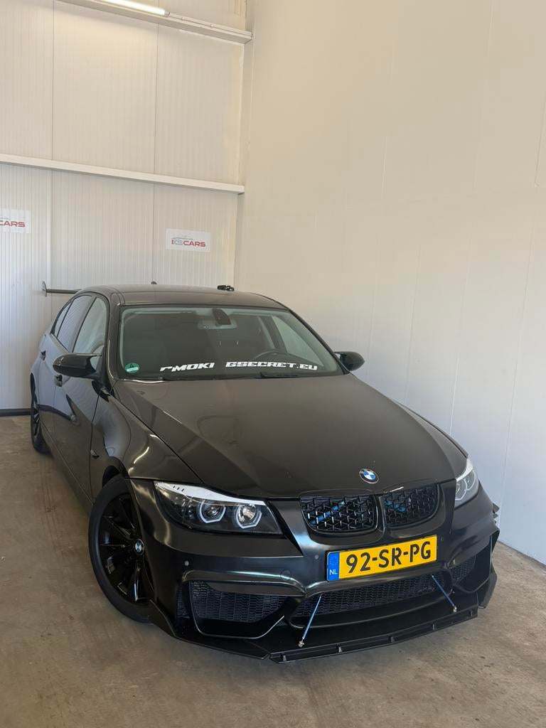 BMW 3-Serie 320i 2.0 Sportieve Look | Kleppen Systeem!, Auto's, BMW, Achterwielaandrijving, 1995 cc, 4 cilinders, Zwart