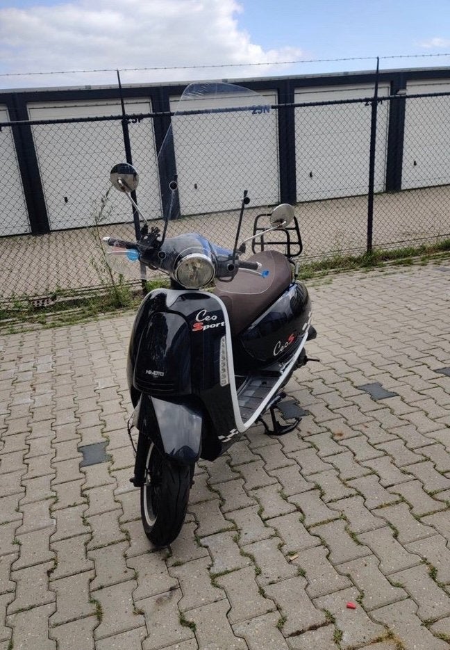 nimoto ceo scooter zwart, Fietsen en Brommers, Ophalen of Verzenden, Zo goed als nieuw, Benzine, Overige merken